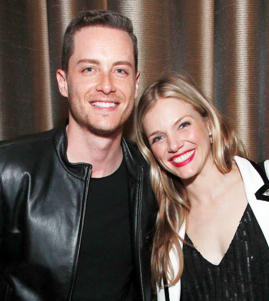 Jesse Lee Soffer and Tracy Spiridakos in a relationship