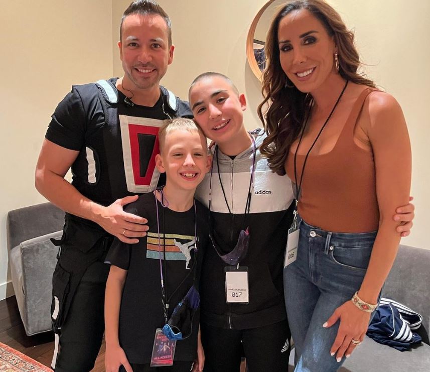 Howie Dorough with wife and sons